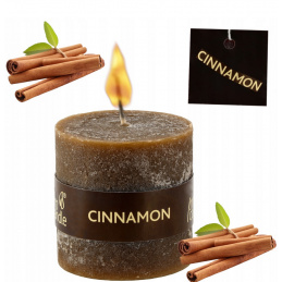 Cinnamon scented candle