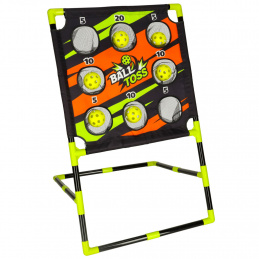 Dexterity game with ball throwing at a target