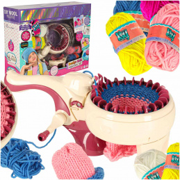 Knitting machine set with 5 colors of yarn